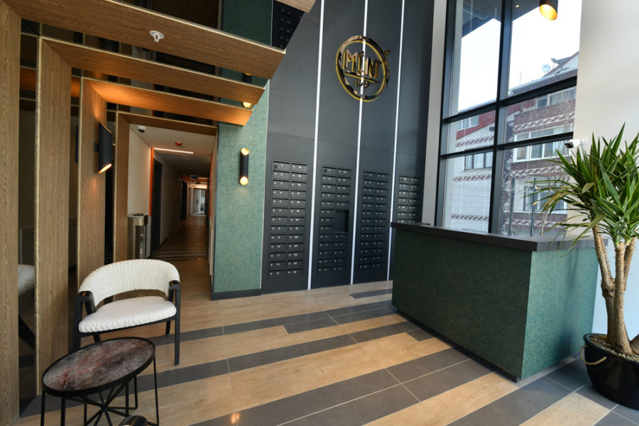 <span></span>Mint E5 Lobby